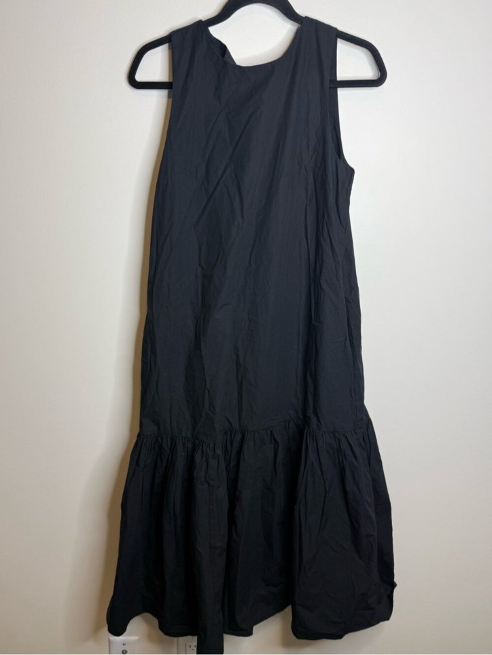 The drop Sleeveless Black Maxi Dress with Tiered Hem drop waist size small